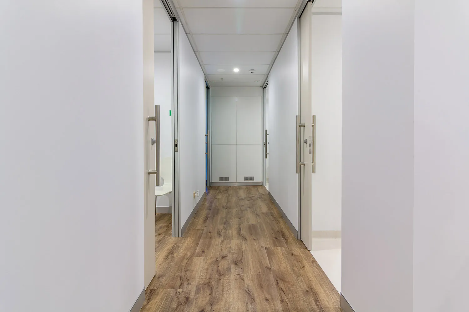 Dr Saxon Smith Dermatology, corridor
